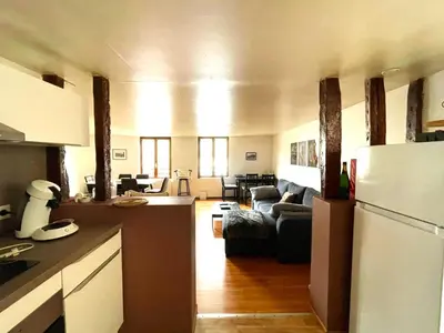 Cuisine ou kitchenette dans l'établissement Duplex Cosy 85 m2 hyper centre Châlons-en-Champagne