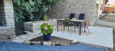 Terrasse ou espace extérieur de l'établissement 2 Gites dans les remparts à Dun sur Meuse