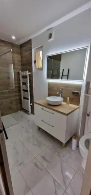 Salle de bains dans l'établissement Maison charmante climatisée avec aire de jeu à 35 minutes de Disneyland Paris