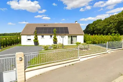 Plan de l'établissement Maison de charme à Frétoy-le-Château avec jardin et jacuzzi