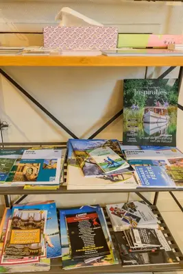 Bibliothèque dans l'appartement