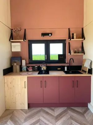 Cuisine ou kitchenette dans l'établissement La Tiny House de l'Ouchette