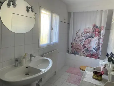 Salle de bains dans l'établissement Relais Napoléonien Gîte historique au vert, 1h de Paris