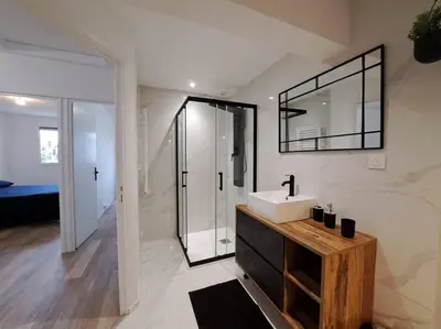 Salle de bains dans l'établissement Camden - Extérieur et parking