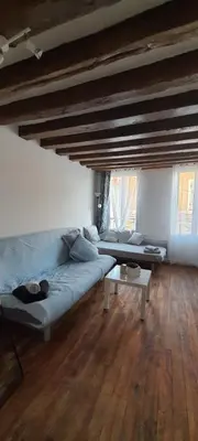 Coin salon dans l'établissement Superbe Studio Bord de Marne