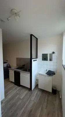 Cuisine ou kitchenette dans l'établissement Logement 2 personnes.