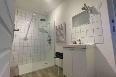 Salle de bains dans l'établissement Logement indépendant 1 à 4 personnes