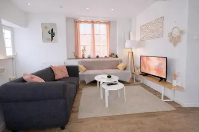 Télévision ou salle de divertissement dans l'établissement L'Escapade de Pierrefonds au pied du château - Your Sweet Loc