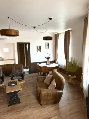 Coin salon dans l'établissement L'Estaminet Meublé de Tourisme Classé 2 étoiles