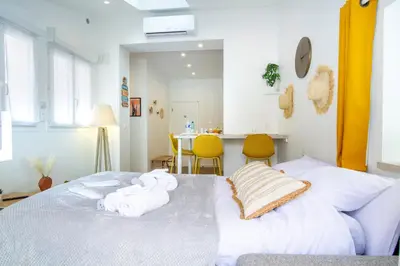 Un ou plusieurs lits dans un hébergement de l'établissement Soleil d'Été - Netflix & Wifi - Balcon - Climatisation - Parking Gratuit - check-in 24H24 - Emplacement Vélos - GoodMarning