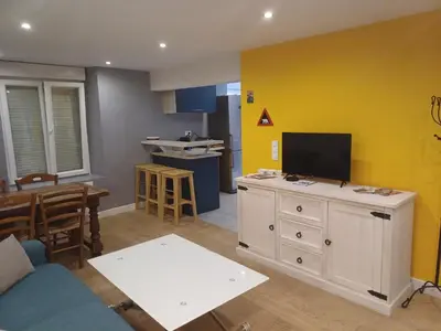 Cuisine ou kitchenette dans l'établissement Le grenier à sel, Chaleureux 2 Chambres-Centre-Gare