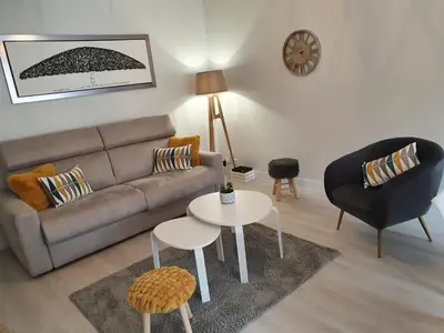 Coin salon dans l'établissement Magnifique appartement avec garage privé et terrasse