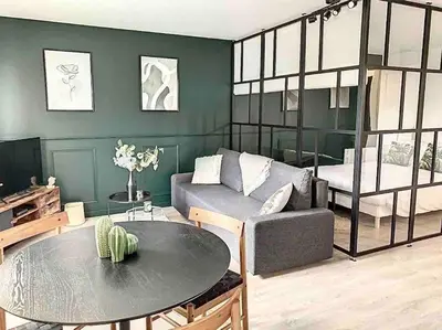 Coin salon dans l'établissement Le Jules - Ambiance anglaise
