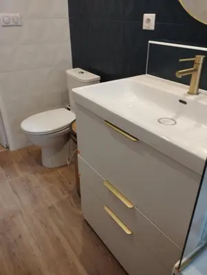 Salle de bains dans l'établissement Charmante maison dans village