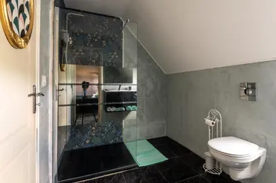 Salle de bains dans l'établissement LA TOULOTTE chez Claire et Christian