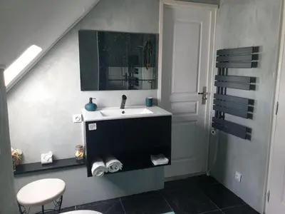 Salle de bains dans l'établissement LA TOULOTTE chez Claire et Christian