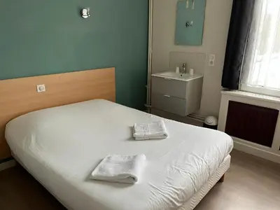 Un ou plusieurs lits dans un hébergement de l'établissement Hotel Aux Bons Amis