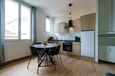 Cuisine ou kitchenette dans l'établissement Appartement Centre-Ville 2/4 personnes
