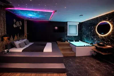 Un ou plusieurs lits dans un hébergement de l'établissement Suite Spa Sauna - Charleville - UNE PARENTHESE ARDENNAISE