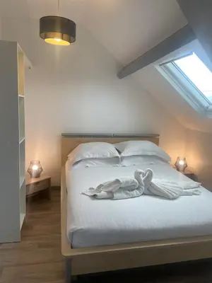 Un ou plusieurs lits dans un hébergement de l'établissement Superbe loft neuf - 1 chambre- face au Château - RIMBAUD