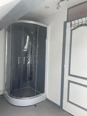 Salle de bains dans l'établissement Superbe loft neuf - 1 chambre- face au Château - RIMBAUD