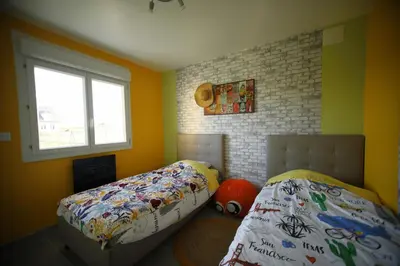 Un ou plusieurs lits dans un hébergement de l'établissement Magnifique Maison de plain-pied Neuf