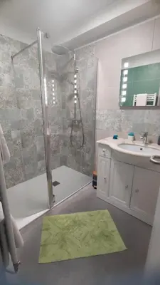 Salle de bains dans l'établissement La goutelle