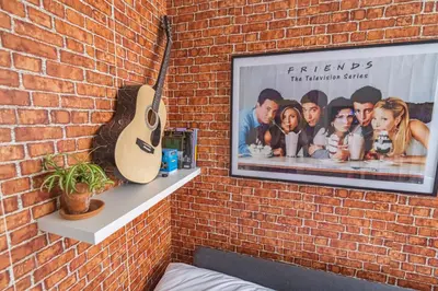 Télévision ou salle de divertissement dans l'établissement ExploreReims - the Friendliest place proche gare et centre