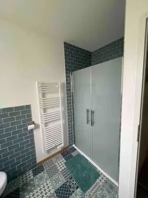 Salle de bains dans l'établissement GITE DES MARAIS