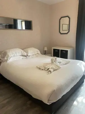 Un ou plusieurs lits dans un hébergement de l'établissement Superbe appartement face au Château - 2 chambres 5 pers - VERLAINE