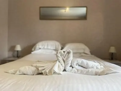 Un ou plusieurs lits dans un hébergement de l'établissement Superbe appartement face au Château - 2 chambres 5 pers - VERLAINE