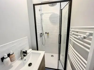 Salle de bains dans l'établissement Le Agathe - Urbain et Bohème