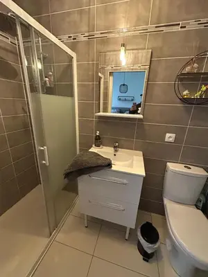 Salle de bains dans l'établissement F2 Hypercentre Terrasse Talleyrand