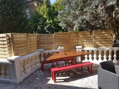 Terrasse ou espace extérieur de l'établissement Maisonnette privatisée