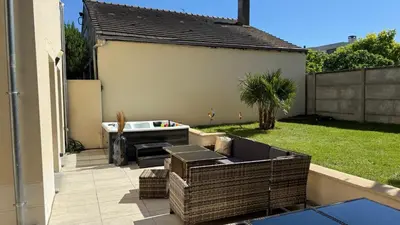 Jardin de l'établissement Magnifique villa 12 pers - 6 chambres avec salle de bain privative au Calme - 30 min Asterix - Ecrin de charme