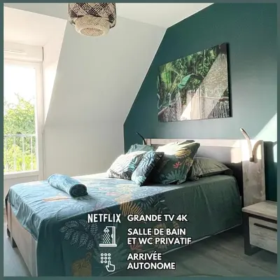 Un ou plusieurs lits dans un hébergement de l'établissement Magnifique villa 12 pers - 6 chambres avec salle de bain privative au Calme - 30 min Asterix - Ecrin de charme