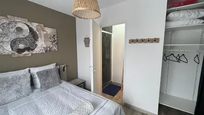 Un ou plusieurs lits dans un hébergement de l'établissement Magnifique villa 12 pers - 6 chambres avec salle de bain privative au Calme - 30 min Asterix - Ecrin de charme