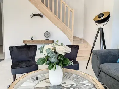Coin salon dans l'établissement Magnifique villa 12 pers - 6 chambres avec salle de bain privative au Calme - 30 min Asterix - Ecrin de charme