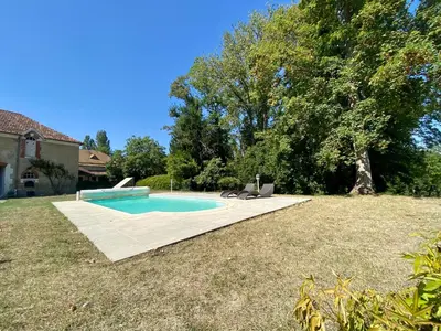 Piscine de l'établissement Château de Belleaucourt ou située à proximité