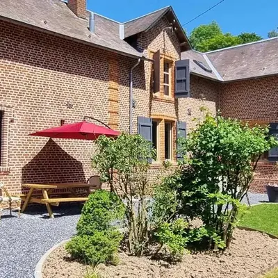 Maison indépendante en lisière de bois avec cheminée