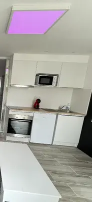 Cuisine ou kitchenette dans l'établissement Studio Love Room spa 2 places et cinéma