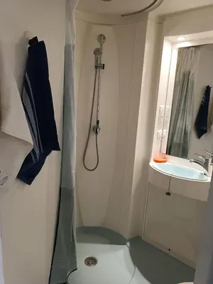 Salle de bains dans l'établissement Logement 1