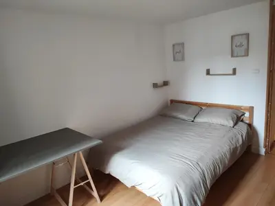 Un ou plusieurs lits dans un hébergement de l'établissement Maison 2 chambres Centre-Ville