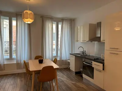 Cuisine ou kitchenette dans l'établissement Les Hortensias