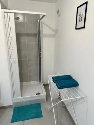 Salle de bains dans l'établissement Appartement avec vue sur jardin Paris-Disney-Parking privé 'PKN MEAUX'