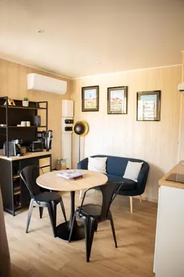 Cuisine ou kitchenette dans l'établissement La Cabane de Camille
