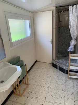 Salle de bains dans l'établissement GITE Le 458 - Guise