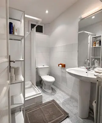 Salle de bains dans l'établissement Le cottage de David