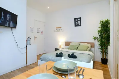 Télévision ou salle de divertissement dans l'établissement TC Residences - Charmant Appartement