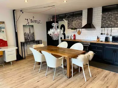 Cuisine ou kitchenette dans l'établissement Rare ! LOFT Atypique Centre-Ville Parking Jardin